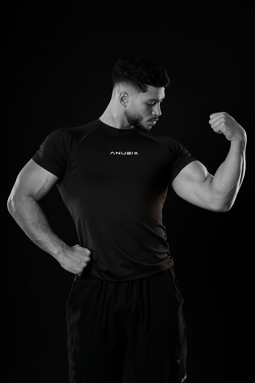 BLACK BASIC SHORT SLEEVE COMPRESSION