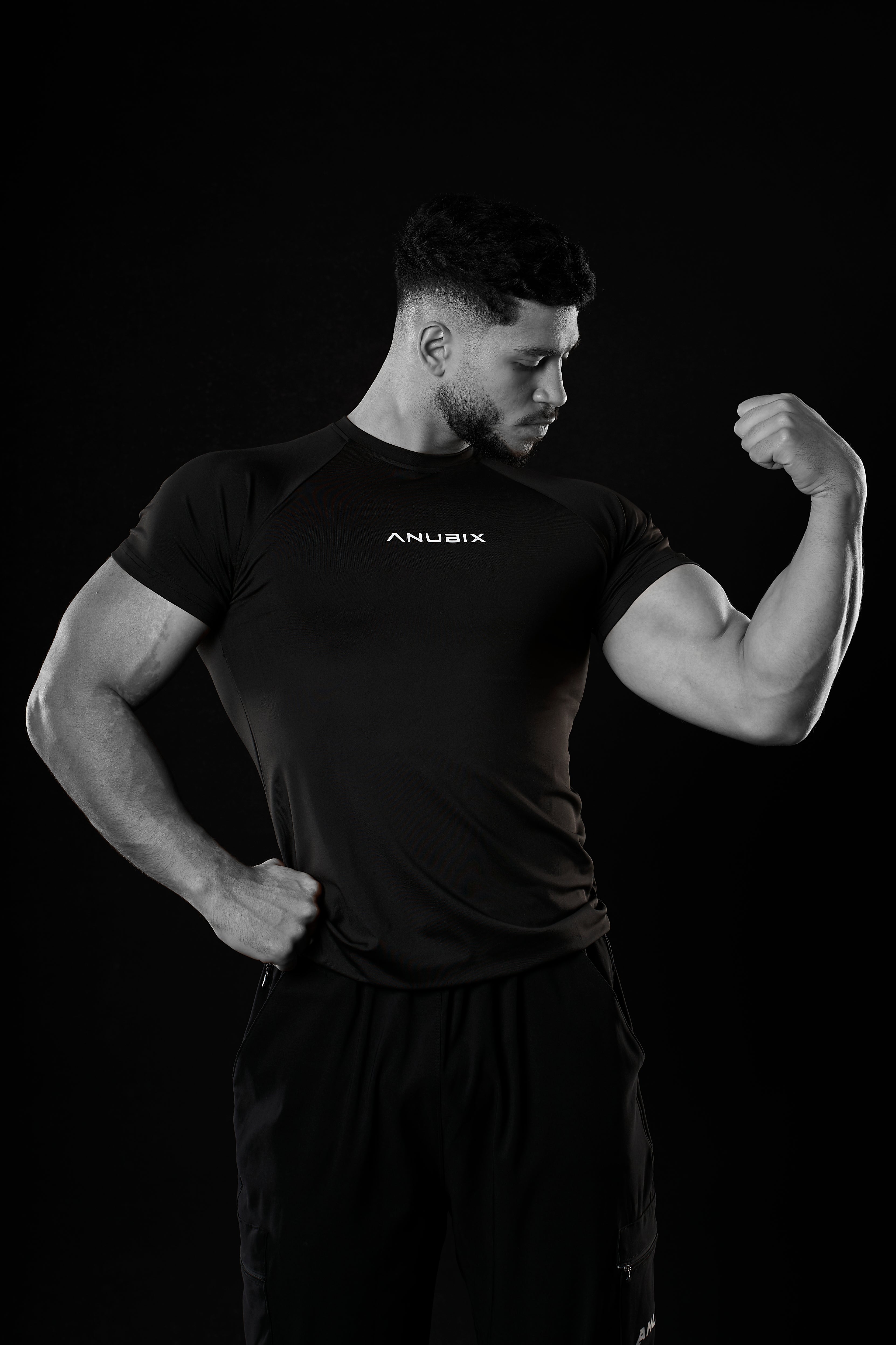 BLACK BASIC SHORT SLEEVE COMPRESSION
