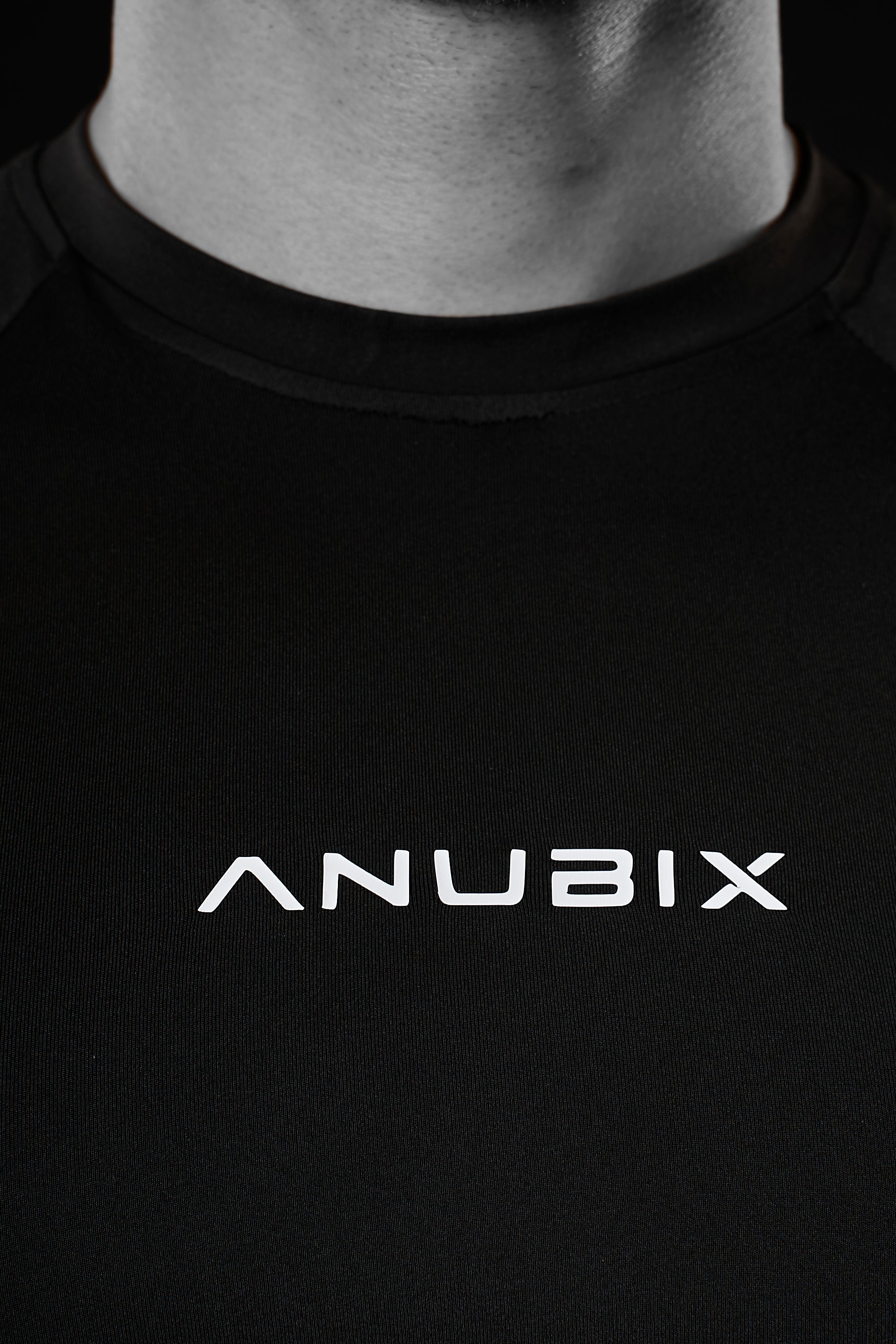BLACK BASIC SHORT SLEEVE COMPRESSION