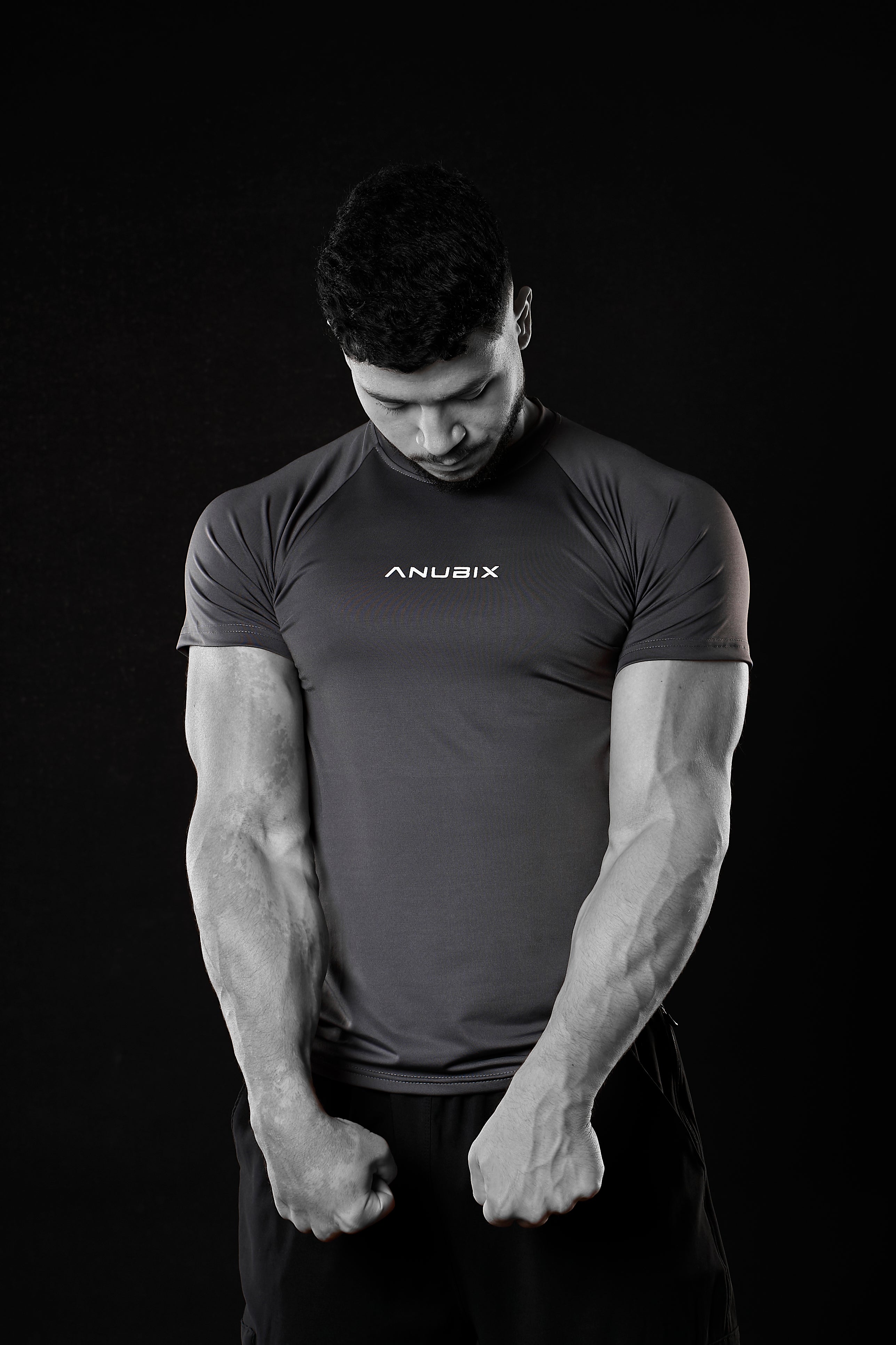 DARK GRAY BASIC SHORT SLEEVE COMPRESSION