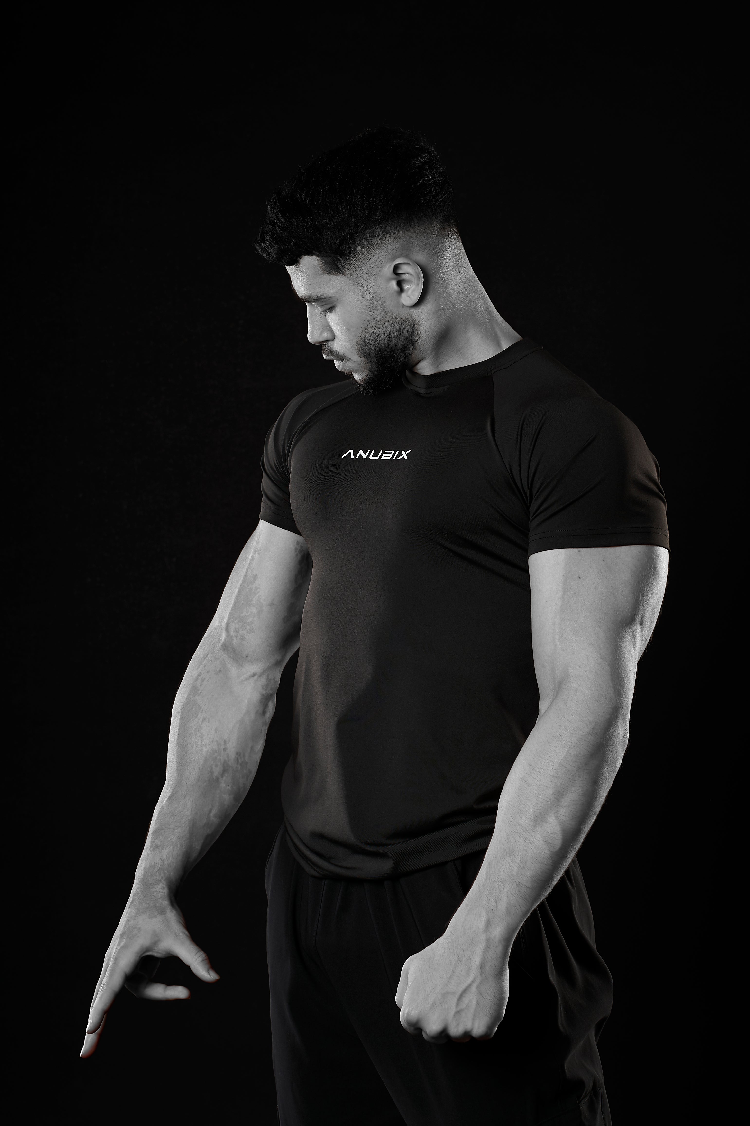 BLACK BASIC SHORT SLEEVE COMPRESSION