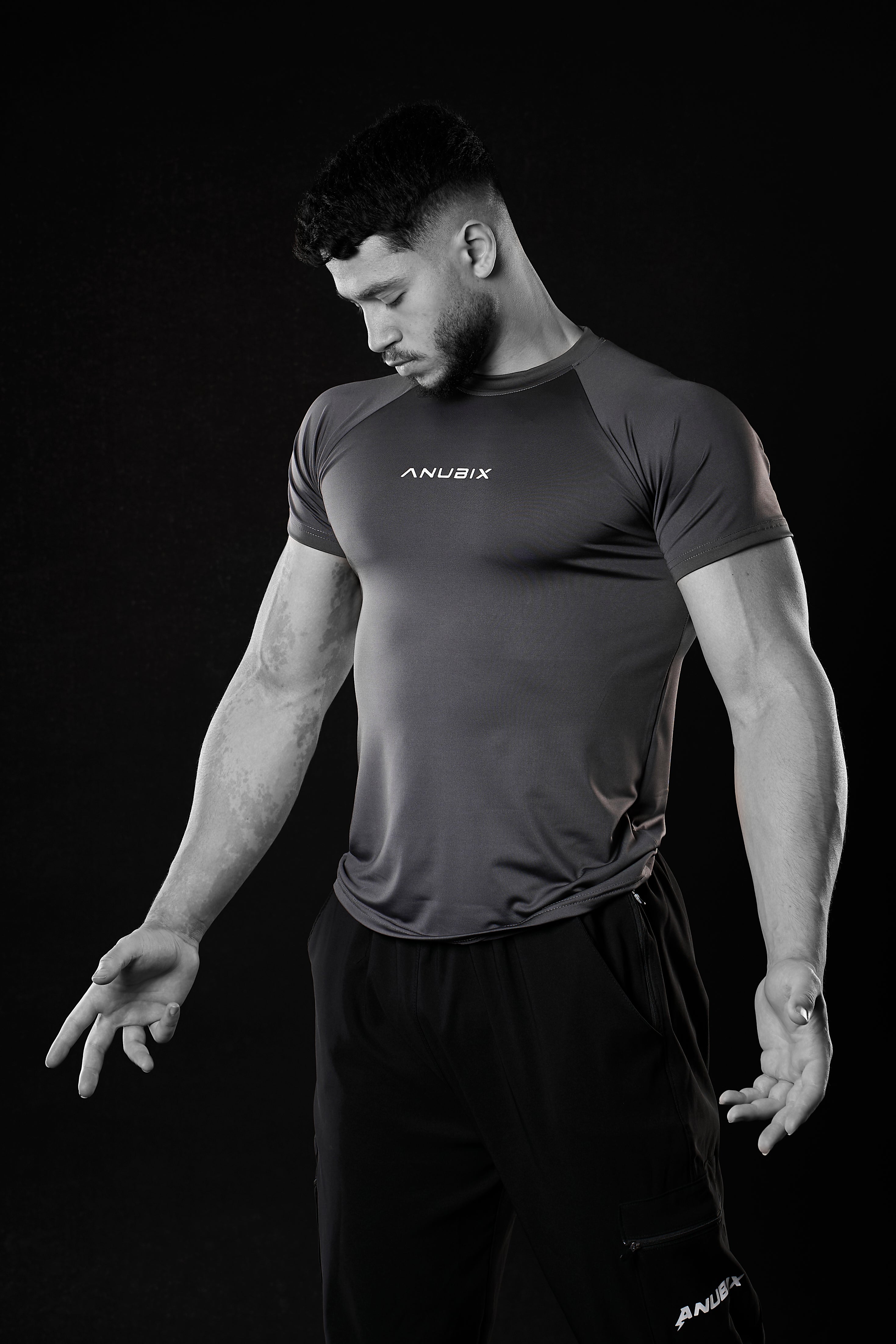 DARK GRAY BASIC SHORT SLEEVE COMPRESSION