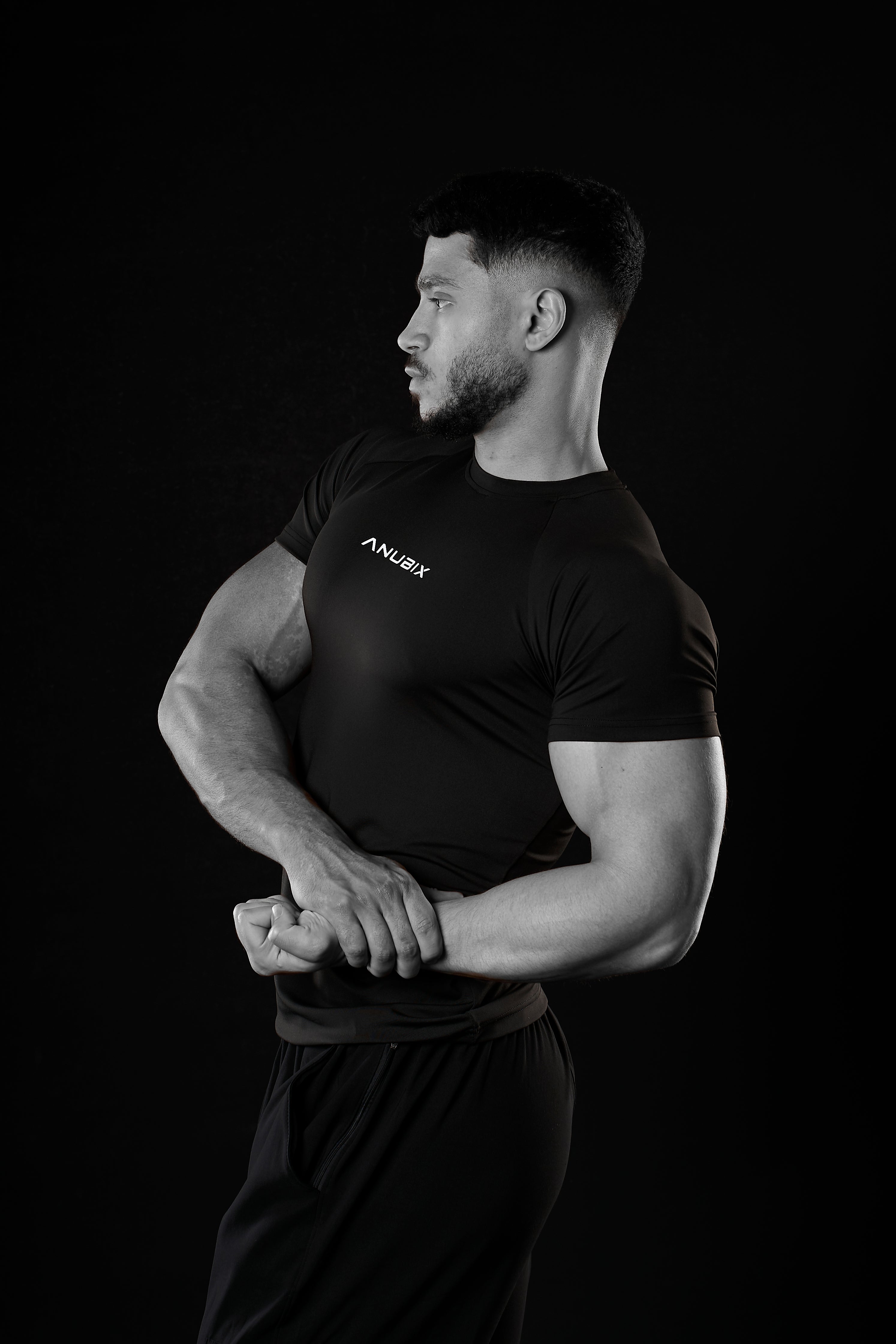 BLACK BASIC SHORT SLEEVE COMPRESSION