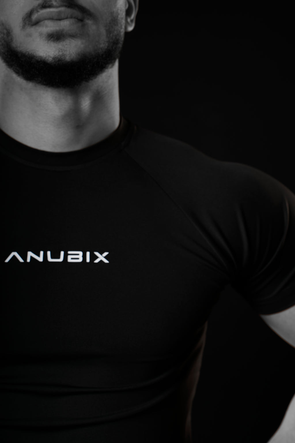BLACK BASIC SHORT SLEEVE COMPRESSION