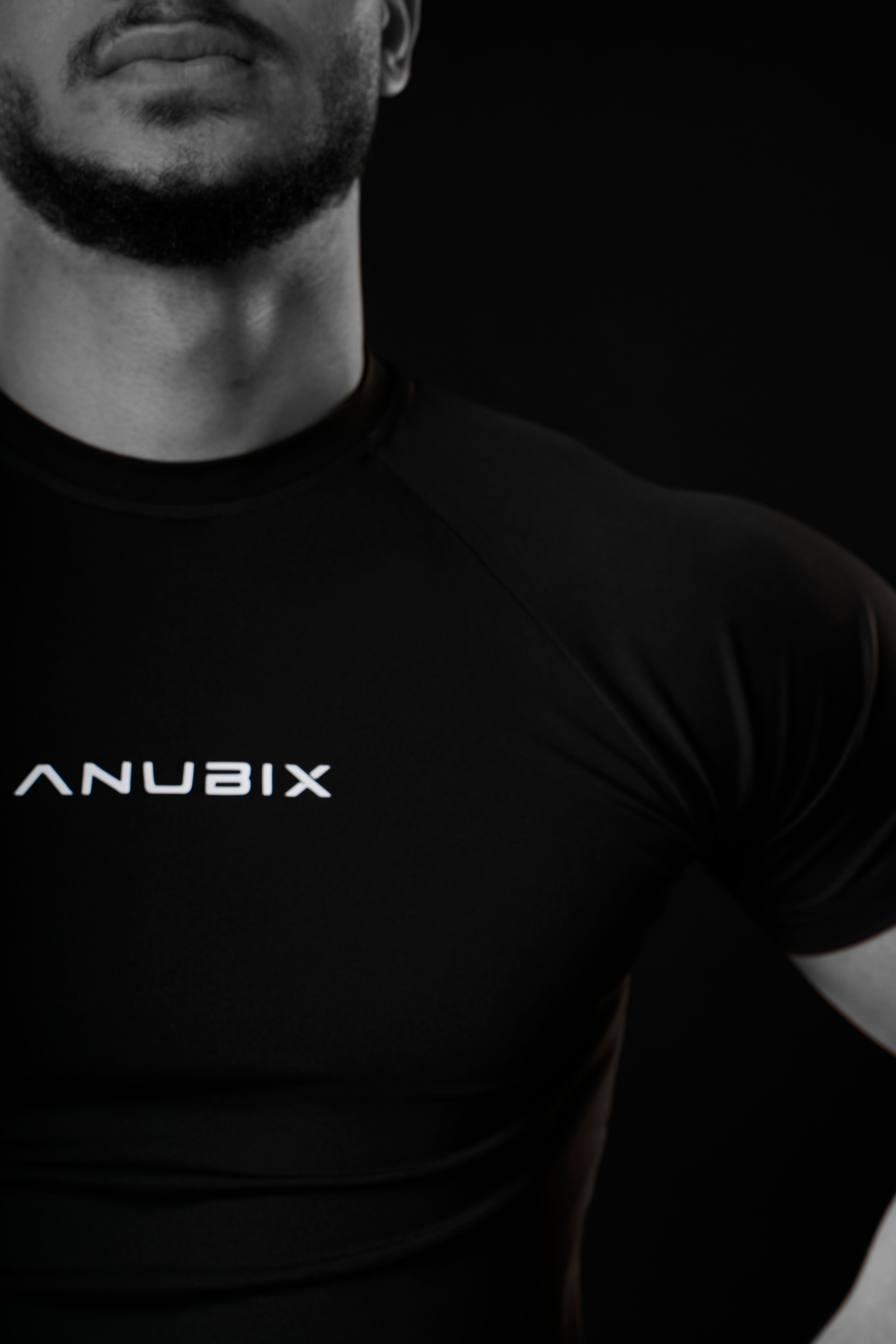 BLACK BASIC SHORT SLEEVE COMPRESSION