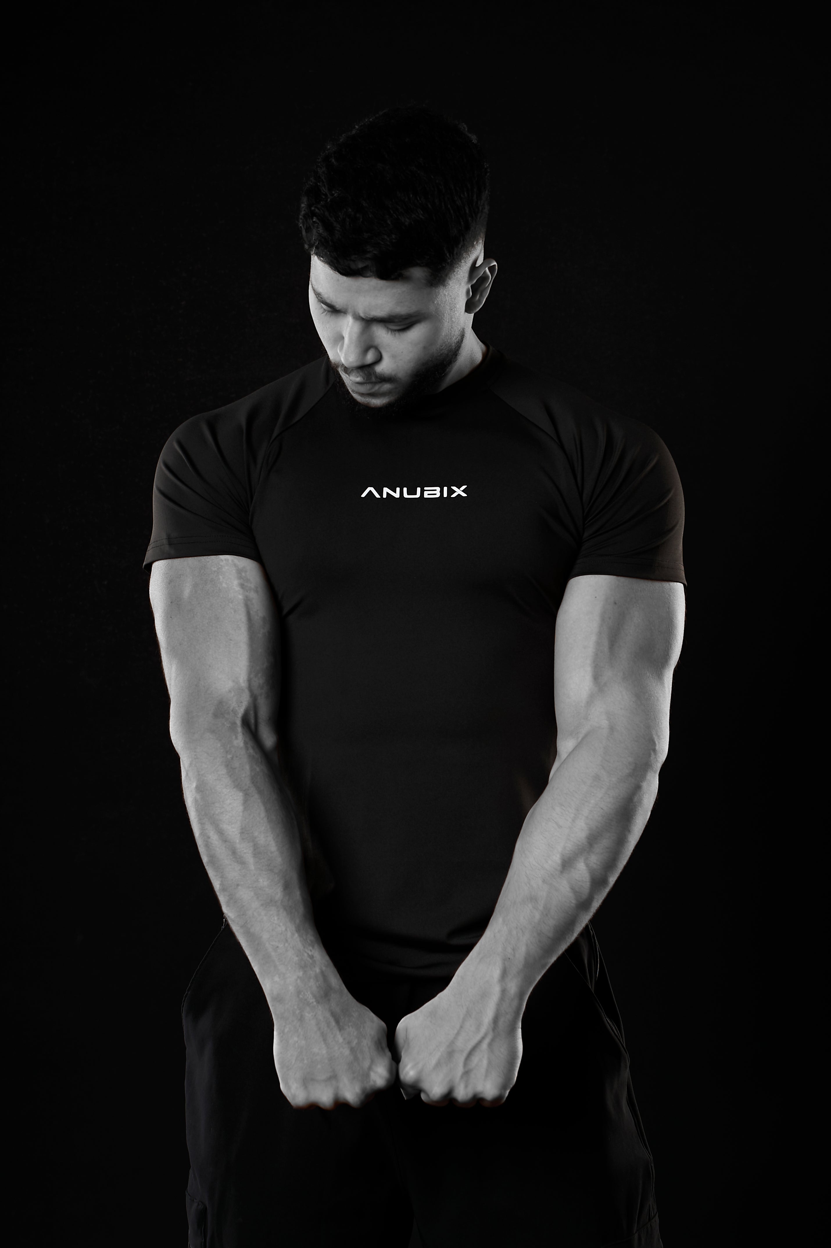 BLACK BASIC SHORT SLEEVE COMPRESSION